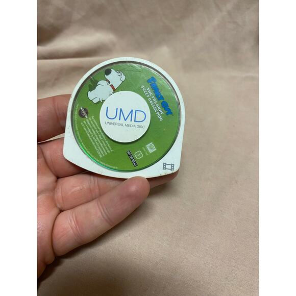Family Guy: The Freakin' Sweet Collection (UMD-Movie, 2006) DISC ONLY - Picture 1 of 2